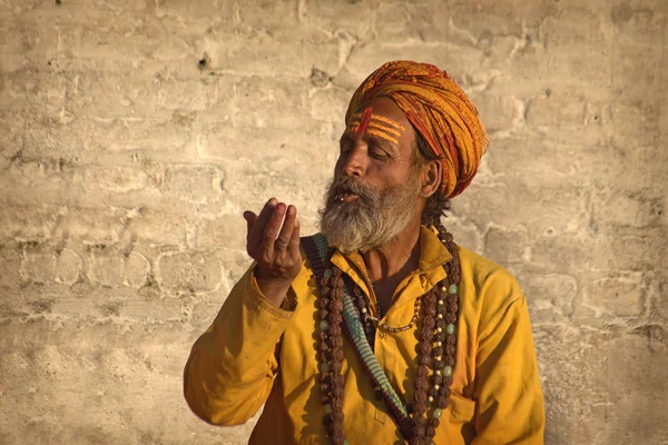 KATHMANDU, NEPAL-MAR CH 15: Um Sadhu no Templo Pashupatinath em Ka — Fotografia de Stock