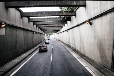 Berlin alanı - 18 Mayıs: karayolu trafik bir Alman autobahn on 18 Mayıs 2015 yılında Berlin, Almanya çevresinde üzerinde.