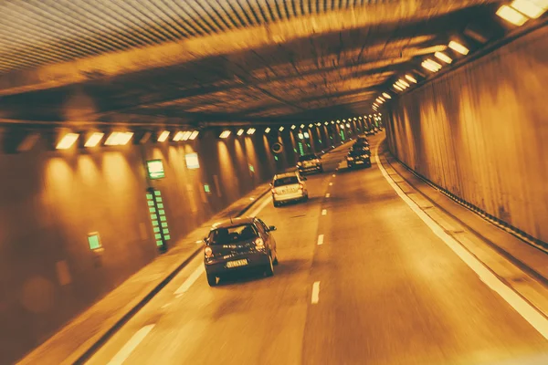 Berlin, Tyskland - 18 maj 2015: Ny Tunnel på autobahn vägarna i Tyskland den 18 maj 2015. — Stockfoto