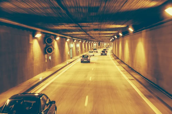 Berlin, Tyskland - 18 maj 2015: Ny Tunnel på autobahn vägarna i Tyskland den 18 maj 2015. — Stockfoto