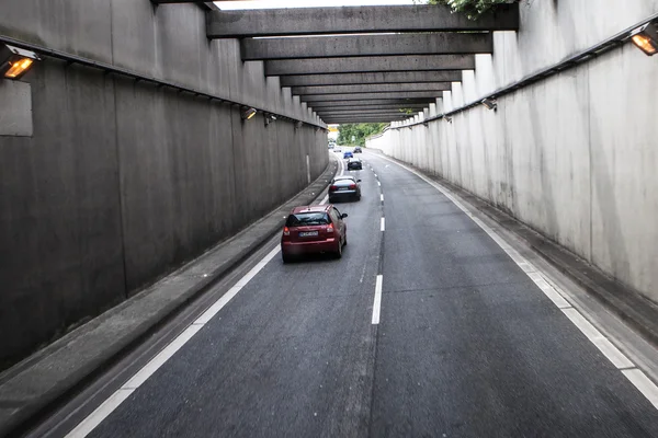 बर्लिन, जर्मनी मे 18, 2015: 18 मे 2015 रोजी जर्मनीच्या ऑटोबॅन रस्त्यांवर नवीन बोगदा . — स्टॉक फोटो, इमेज