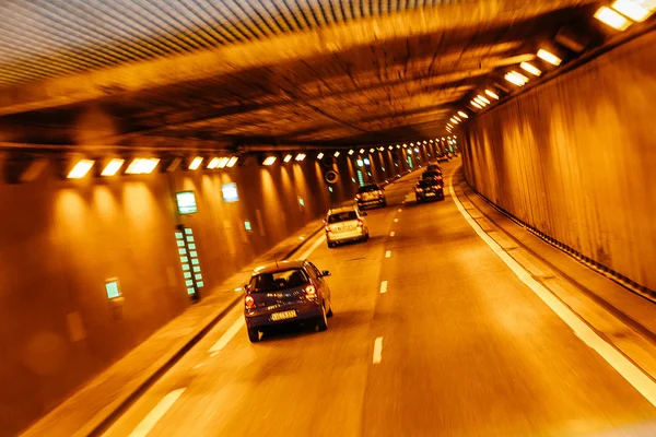 BERLIM, ALEMANHA - 18 de maio de 2015: Novo túnel nas estradas autobahn — Fotografia de Stock