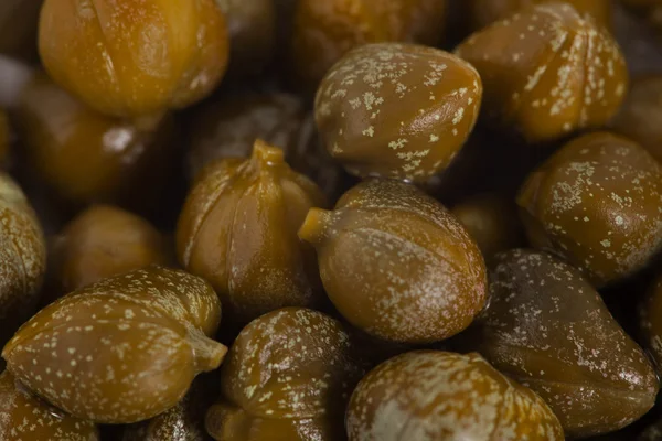 Groene en smakelijk kappertjes. om te worden gebruikt als achtergrond. — Stockfoto