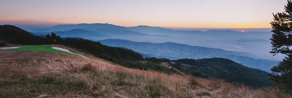 Foto delle bellissime montagne sullo sfondo del cielo, Macedoni — Foto Stock