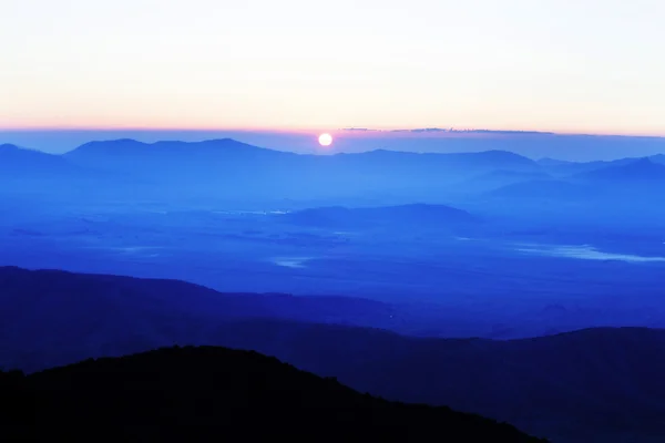 Foto delle bellissime montagne sullo sfondo del cielo, Macedoni — Foto Stock