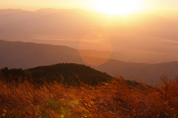 マケドニア ・空の背景の美しい山々 の写真 — ストック写真