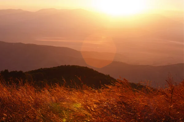 Foto delle bellissime montagne sullo sfondo del cielo, Macedoni — Foto Stock