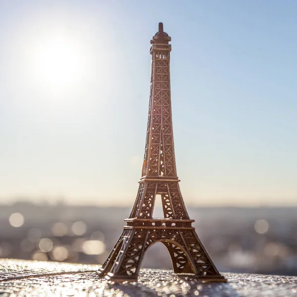 Paris Frankreich Oktober 2016 Montmartre Eiffelturm Souvenitspielzeug Hintergrund Des Sonnenaufgangs — Stockfoto