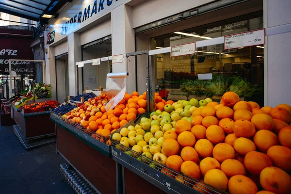 Paris Października 2016 Supermarket Spożywczy Ulicy Paryżu Paryskie Fantastyczne Zasoby — Zdjęcie stockowe