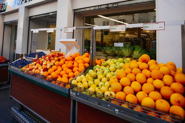 Paris Października 2016 Supermarket Spożywczy Ulicy Paryżu Paryskie Fantastyczne Zasoby — Zdjęcie stockowe