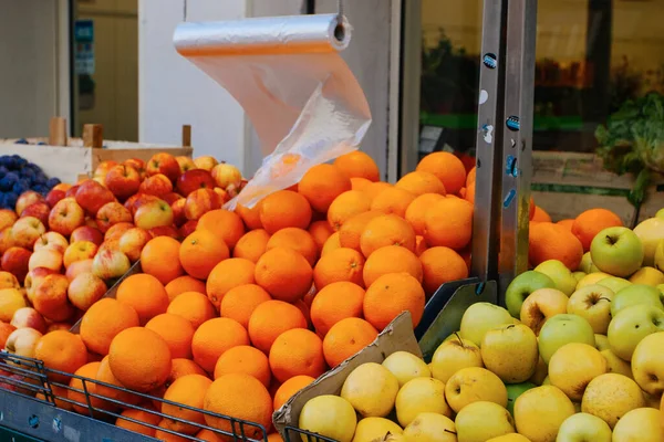 Contador Con Fruta Mercado — Foto de Stock