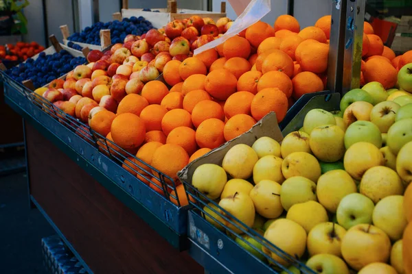 Arance Altri Frutti Esposti Uno Stand Mercato — Foto Stock