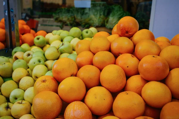Pomarańcze Inne Owoce Stoisku — Zdjęcie stockowe