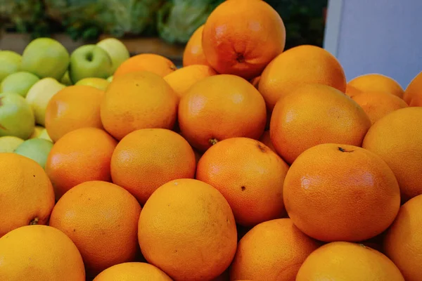 Апельсины Другие Фрукты Стенде — стоковое фото