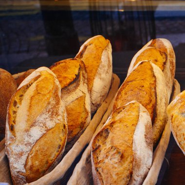 Fransız pastanesinde biraz ekmek.