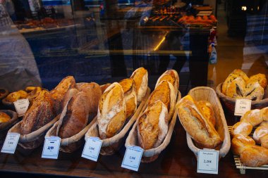 Fransız pastanesinde biraz ekmek.