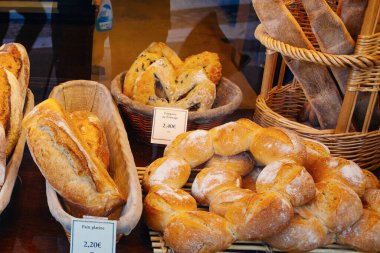 Fransız pastanesinde biraz ekmek.