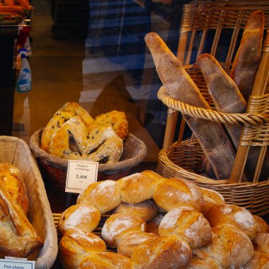 Fransız pastanesinde biraz ekmek.