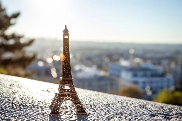 Paris Frankreich Oktober 2016 Montmartre Eiffelturm Souvenitspielzeug Hintergrund Des Sonnenaufgangs — Stockfoto