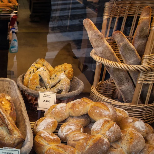 フレンチベーカリー店のパンは — ストック写真