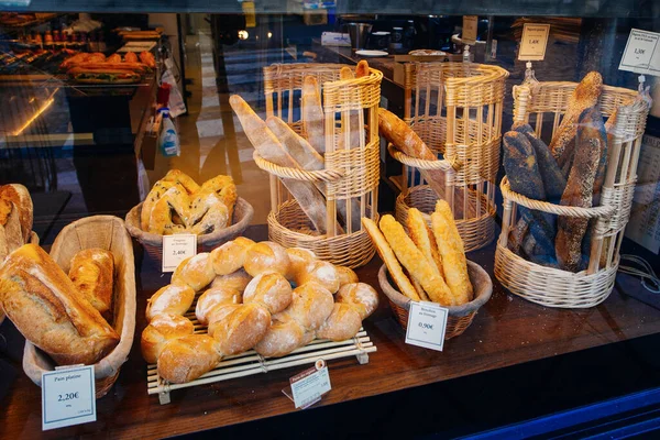 Немного Хлеба Французской Пекарне — стоковое фото