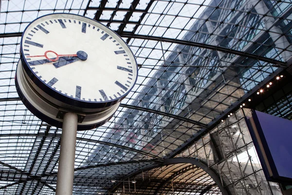 Der Hauptbahnhof Der Stadt Und Der Größte Kreuzungsbahnhof Europas Berlin — Stockfoto