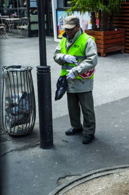 PARIS, FRANCE - 7 Ekim 2016: Yurttaşlar 7 Ekim 2016 