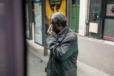 PARIS, FRANCE - 7 Ekim 2016: Yurttaşlar 7 Ekim 2016 