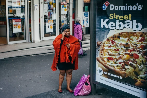 Paříž Francie Října 2016 Občané Procházejí Října 2016 Paříži Kolem — Stock fotografie