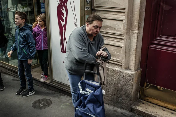 Paris Frankrike Oktober 2016 Medborgarna Går Förbi Gator Kaféer Och — Stockfoto