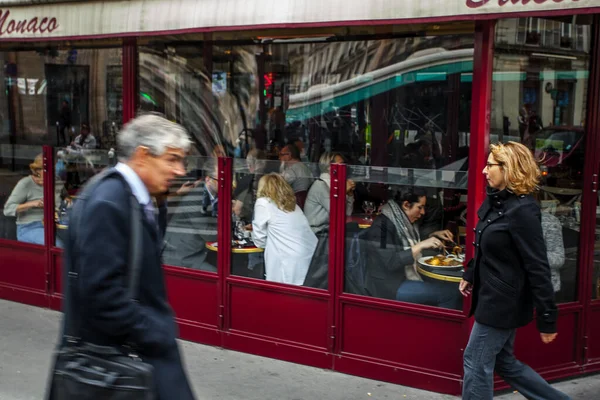 Paris França Outubro 2016 Cidadãos Passam Por Ruas Cafetarias Lojas — Fotografia de Stock