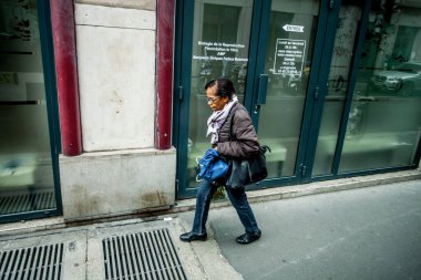 PARIS, FRANCE - 7 Ekim 2016: Yurttaşlar 7 Ekim 2016 