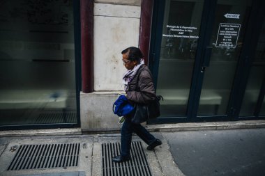 PARIS, FRANCE - 7 Ekim 2016: Yurttaşlar 7 Ekim 2016 