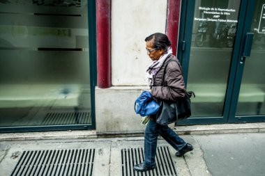 PARIS, FRANCE - 7 Ekim 2016: Yurttaşlar 7 Ekim 2016 