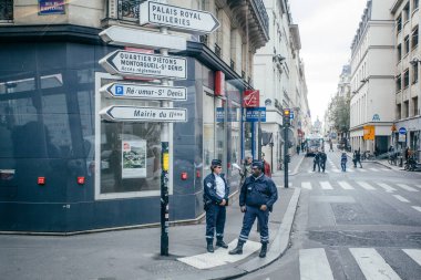 PARIS, FRANCE - 7 Ekim 2016: Yurttaşlar 7 Ekim 2016 