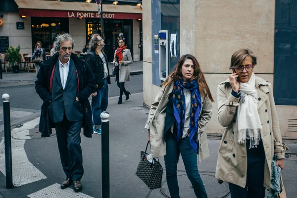 Paris França Outubro 2016 Cidadãos Passam Por Ruas Cafetarias Lojas — Fotografia de Stock