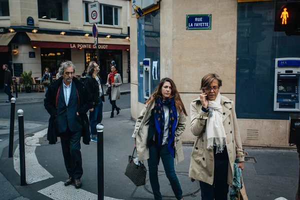 Paris França Outubro 2016 Cidadãos Passam Por Ruas Cafetarias Lojas — Fotografia de Stock