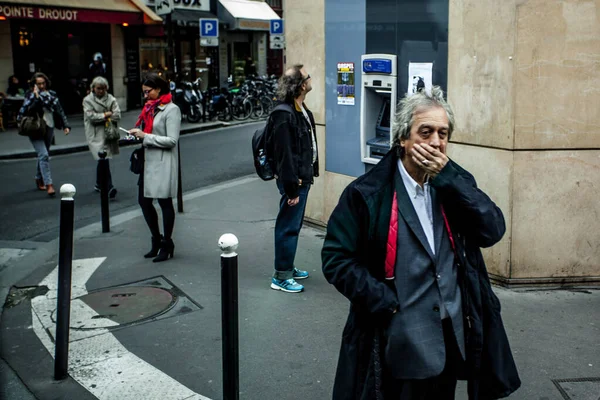 Paříž Francie Října 2016 Občané Procházejí Října 2016 Paříži Kolem — Stock fotografie