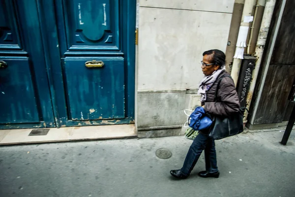 2016年10月7日 2016年10月7日 公民在巴黎走过街道 咖啡馆和商店 巴黎白天的街头生活 — 图库照片