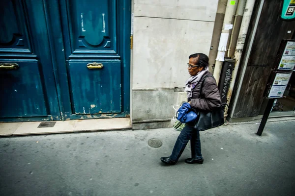 2016年10月7日 2016年10月7日 公民在巴黎走过街道 咖啡馆和商店 巴黎白天的街头生活 — 图库照片