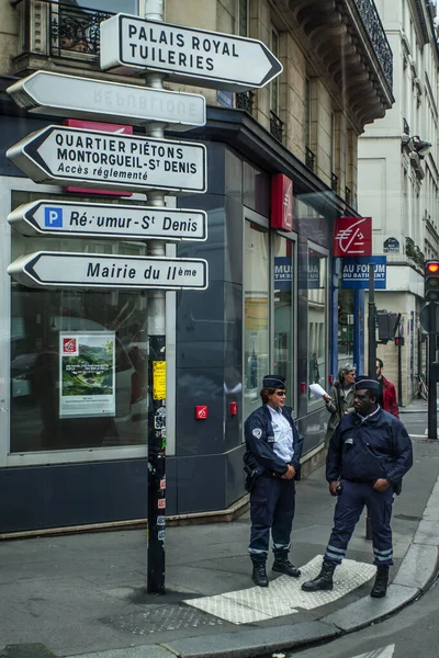Parijs Frankrijk Oktober 2016 Burgers Lopen Langs Een Straat Cafetaria — Stockfoto