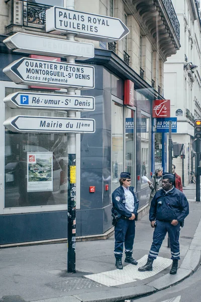 Parijs Frankrijk Oktober 2016 Burgers Lopen Langs Een Straat Cafetaria — Stockfoto