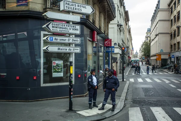 Paris Frankrike Oktober 2016 Medborgarna Går Förbi Gator Kaféer Och — Stockfoto