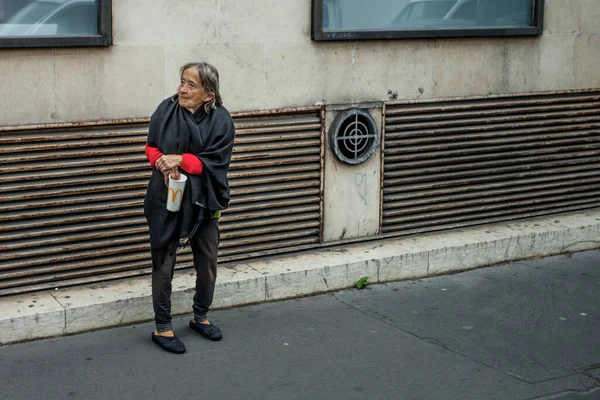 Paris Franța Octombrie 2016 Femeie Fără Adăpost Imploră Bani Centrul — Fotografie, imagine de stoc