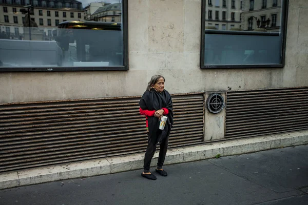 Paris Franța Octombrie 2016 Femeie Fără Adăpost Imploră Bani Centrul — Fotografie, imagine de stoc