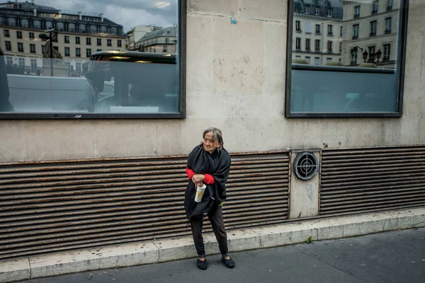 Paris Franța Octombrie 2016 Femeie Fără Adăpost Imploră Bani Centrul — Fotografie, imagine de stoc