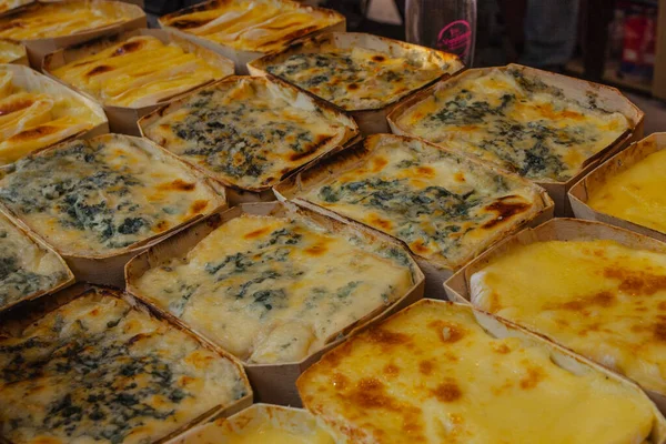 Mini Quiche Lorena Cheddar Quiches Julienne Sul Mercato Montmartre Fest — Foto Stock