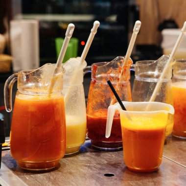 Pazarda taze meyve suyu