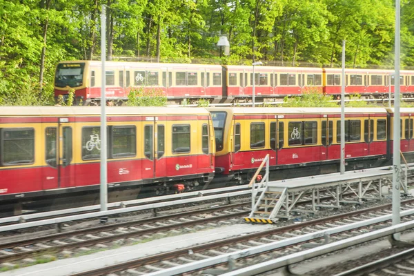 Berlín Mayo Tren Léctrico Llegado Estación Metro Bahn Mayo 2015 —  Fotos de Stock
