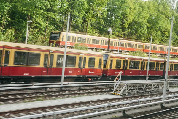 Berlin Maj Lektryczny Pociąg Przybył Stację Metra Bahn Maja 2015 — Zdjęcie stockowe